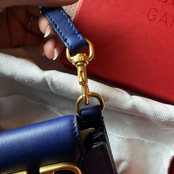 Valentino Garavani Mini Card Holder Crossbody - Picture 3 of 6